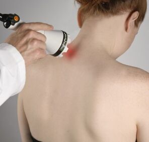 A terapia con láser axuda a aliviar a inflamación e activar a rexeneración de tecidos no pescozo