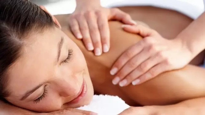 A masaxe e a osteopatía axudarán a curar a osteocondrose cervical